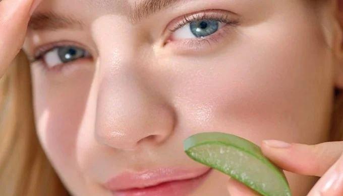 جدیدترین ترندهای زیبایی و جوانسازی در سال ۱۴۰۴: از میکرونیدلینگ تا لمینت مژه