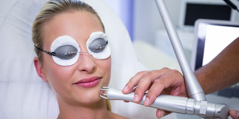 رفع جای جوش و لک با لیزر